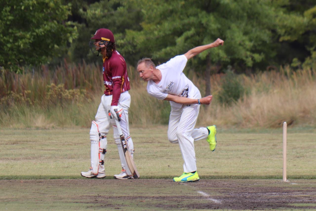 Allan Donald turns his arm over